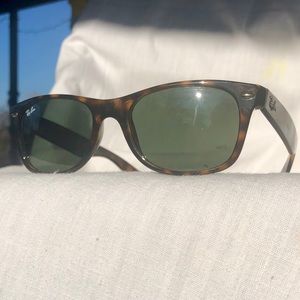 New Wayfarer Ray-Ban
